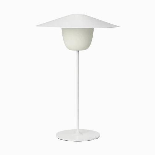 lampe à LED mobile ANI LAMP LARGE avec pied est fabriquée en aluminium thermolaqué mat blanc.