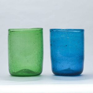 verre à eau soufflé vert et bleu tendance ethnique