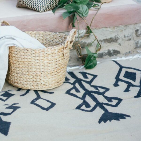 tapis kilim de fleur noir en coton egypt